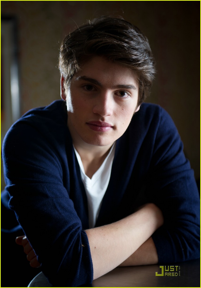 Gregg Sulkin: 'Get The Look' Guest Star!