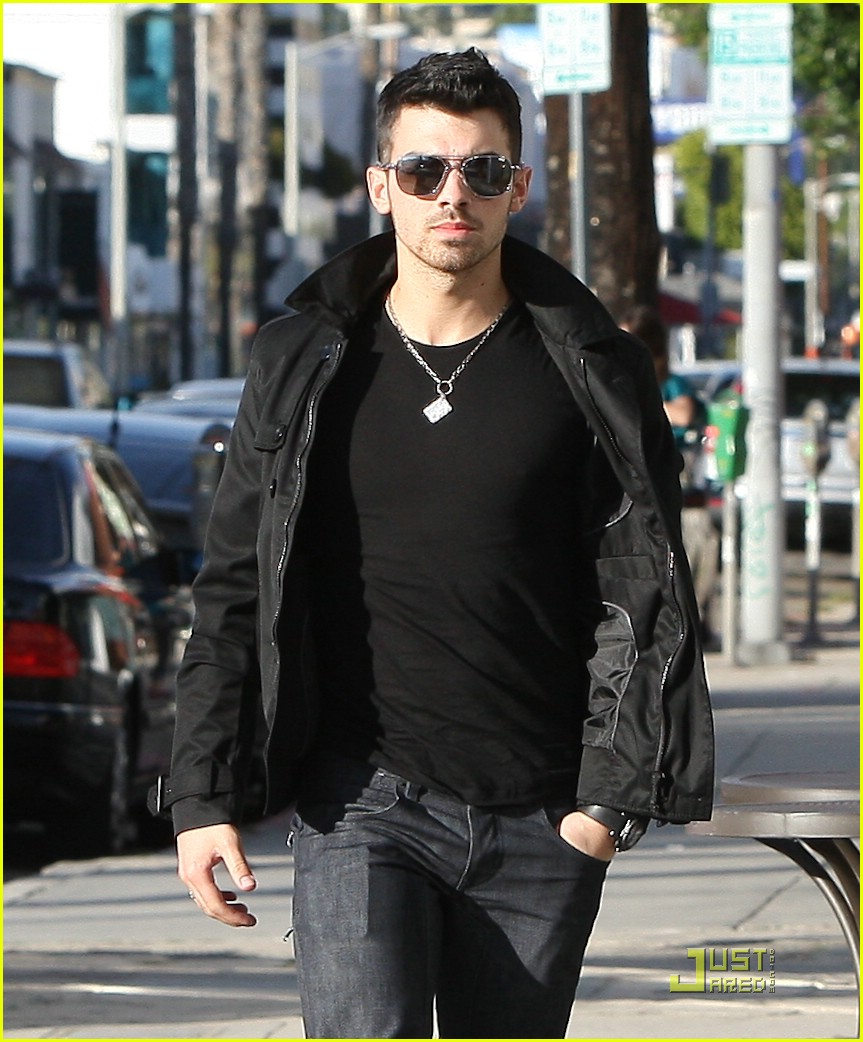 Joe Jonas Gets Real Food Daily