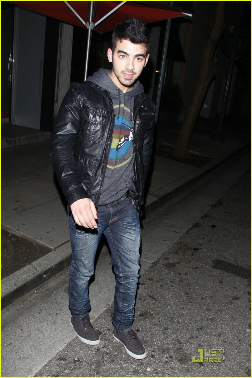 Joe Jonas is a Street Performer