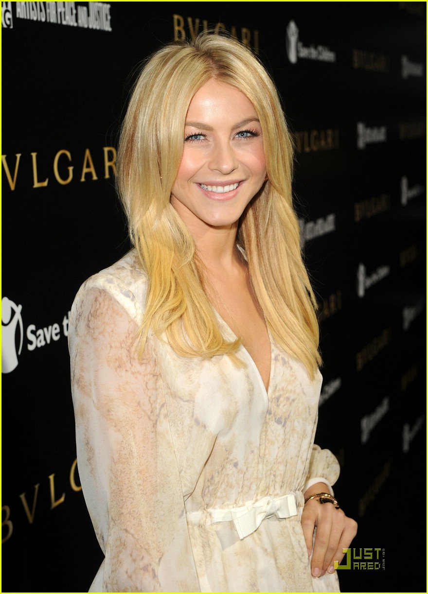 Julianne Hough: Golden Globes Party Person
