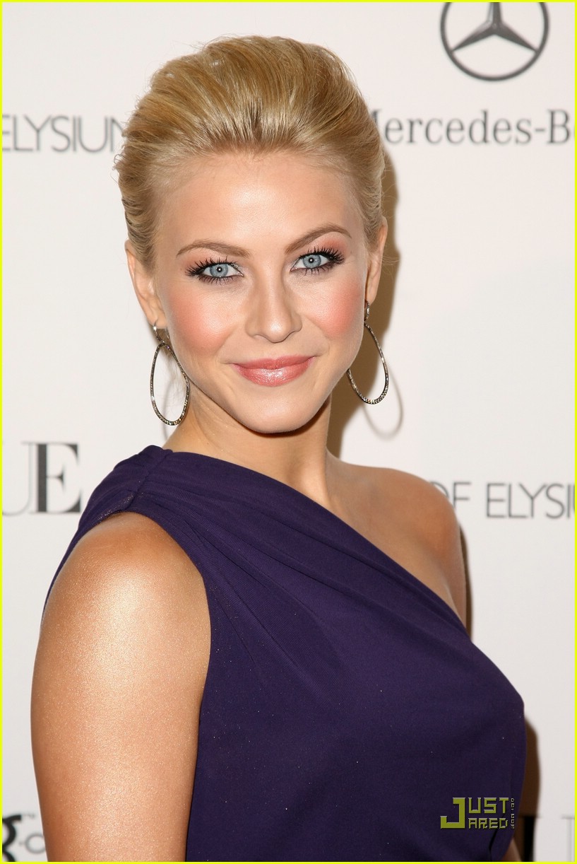 Julianne Hough is Marchesa Marvelous