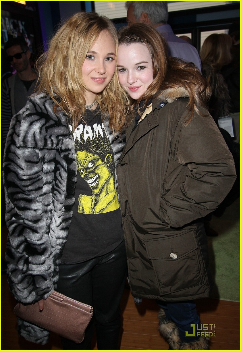 Kay Panabaker & Juno Temple: 'Little Birds' Portraits!