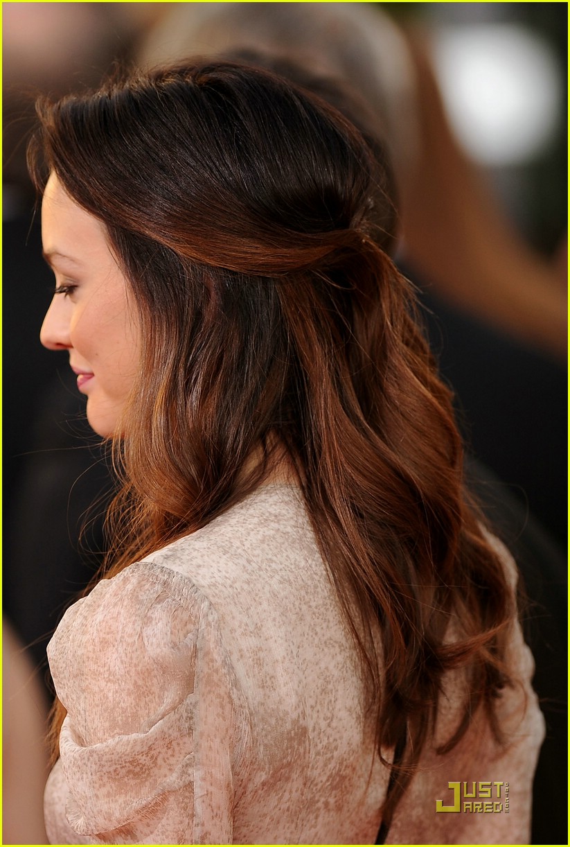 Leighton Meester: Burberry Prorsum Pretty at the Golden Globes