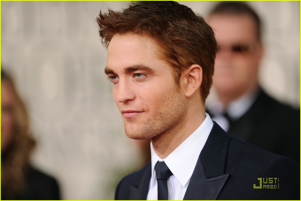 Robert Pattinson: Gucci at the Golden Globes