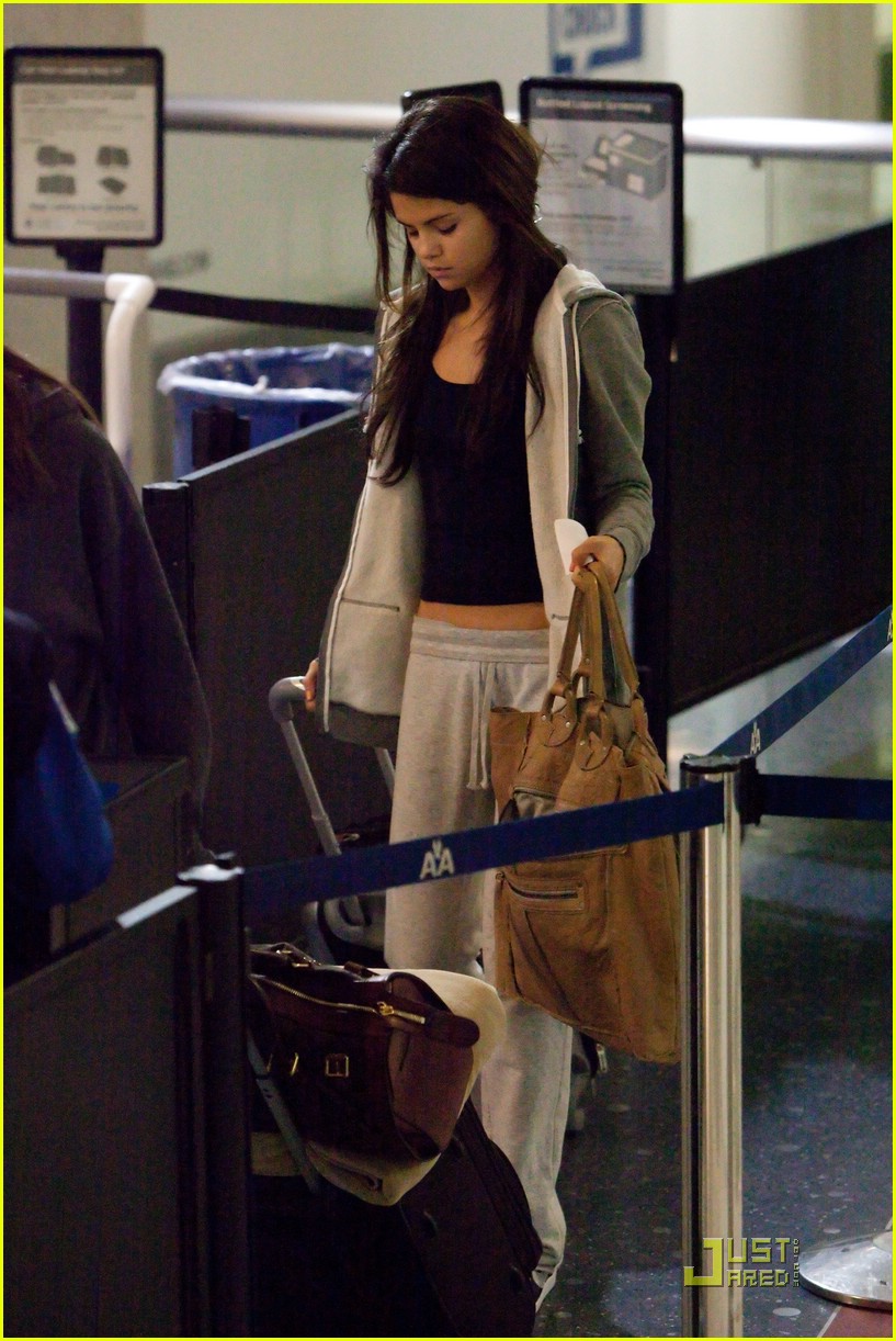 Selena Gomez: Late Night at LAX