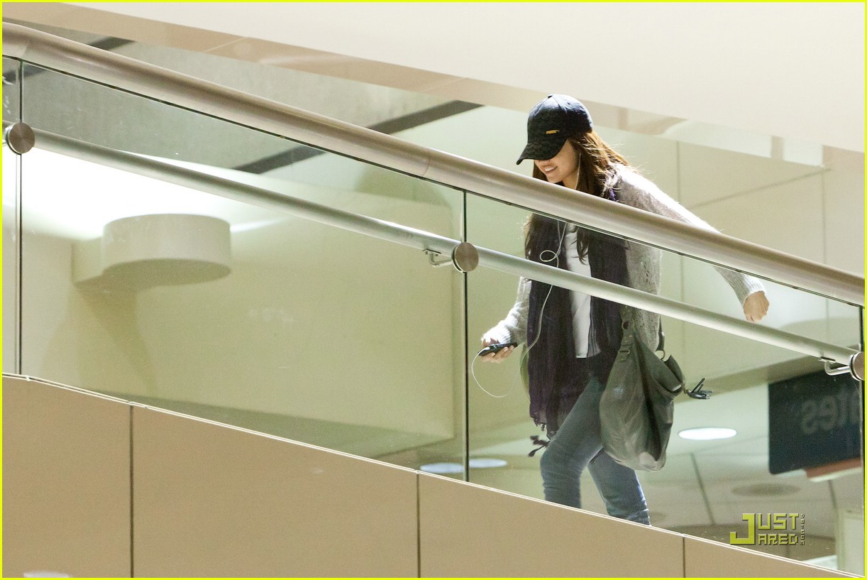 Selena Gomez: Smiling All The Way Back to L.A.