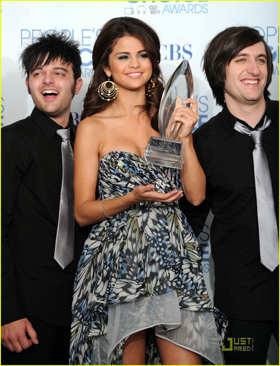 Selena Gomez & The Scene: Favorite Breakout Artist Winners!