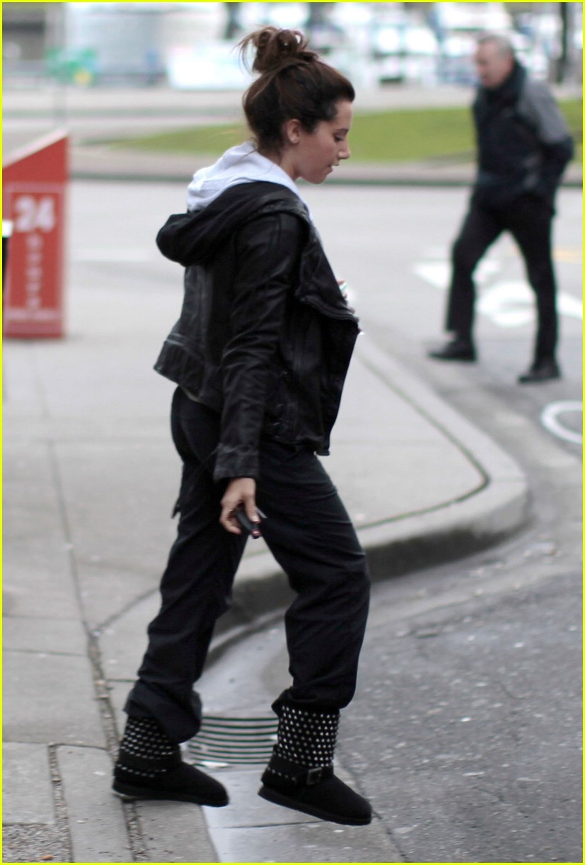 Ashley Tisdale: Errands with Maui in Vancouver