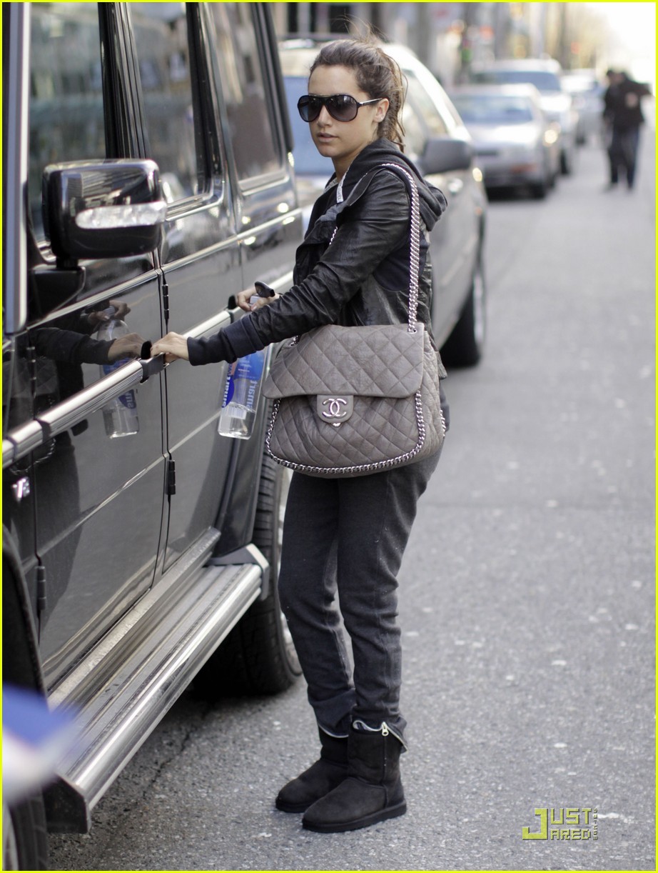 Ashley Tisdale: Smart Water Gym Gal!