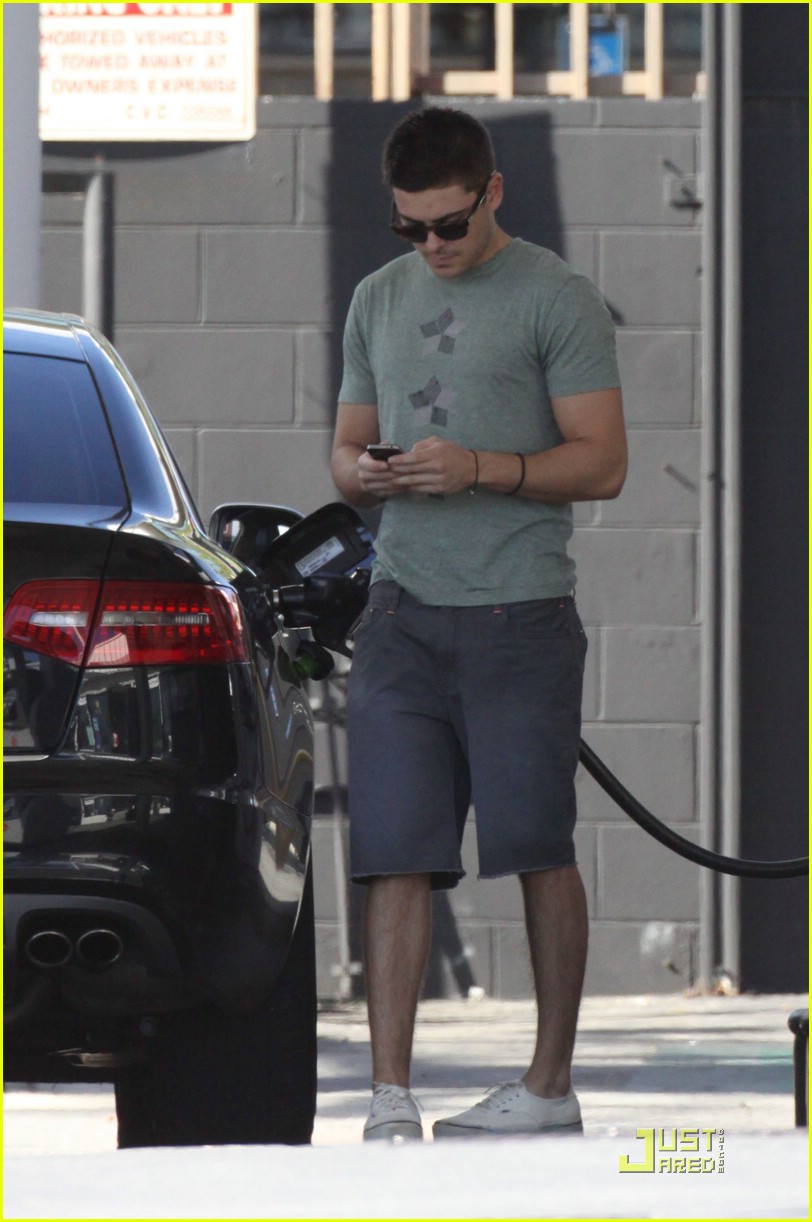 Zac Efron Gases Up