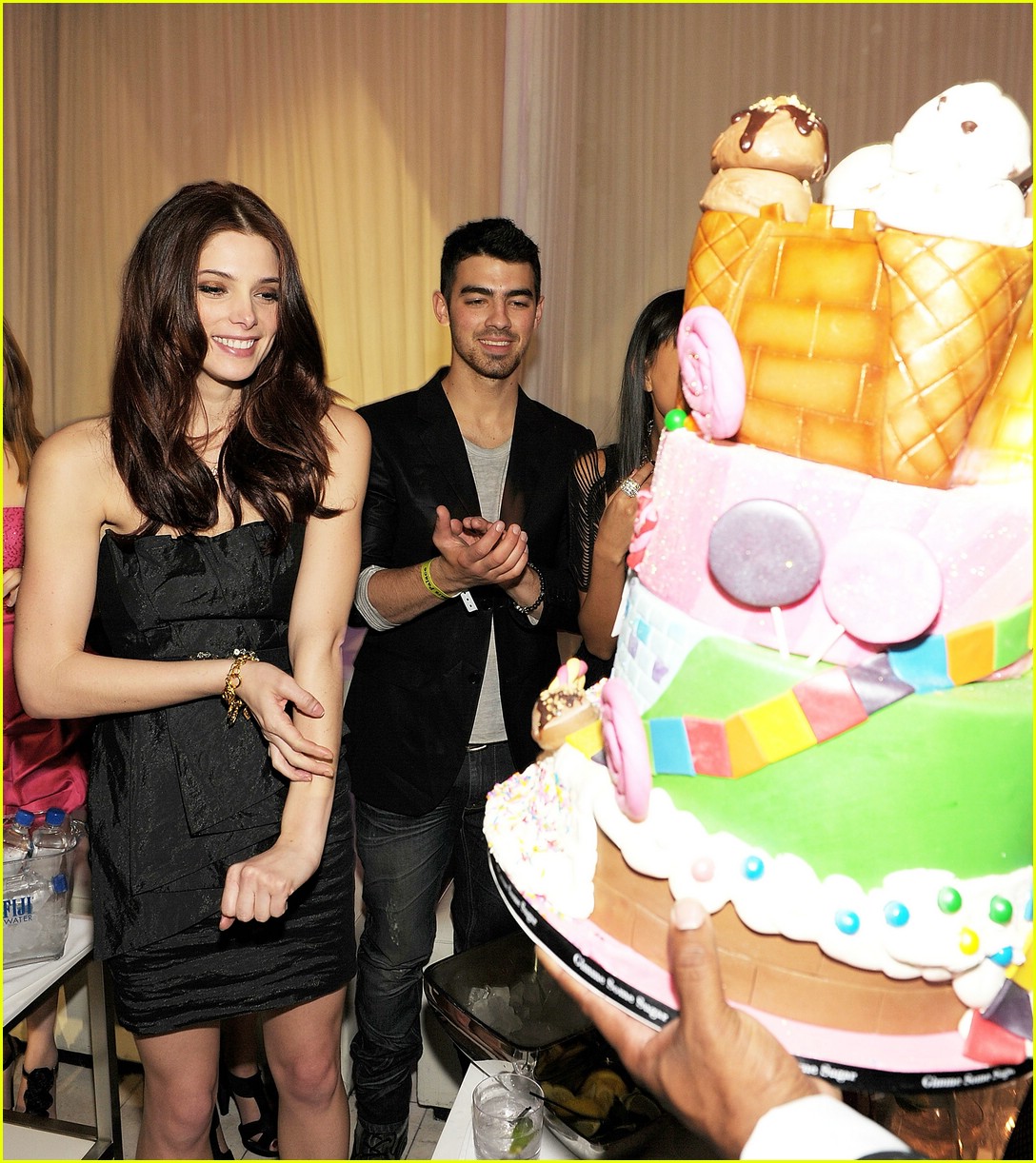 Ashley Greene: Pure Birthday Party!