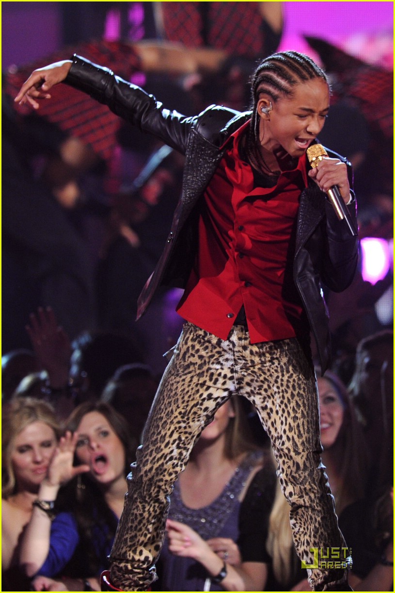 Justin Bieber: Grammy Awards 2011 Performance!