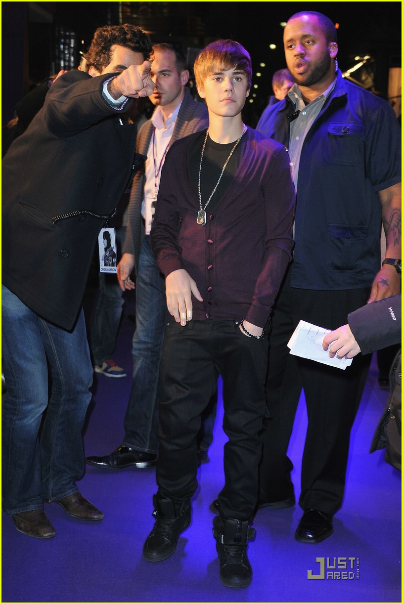 Justin Bieber: Paris Turns Purple!