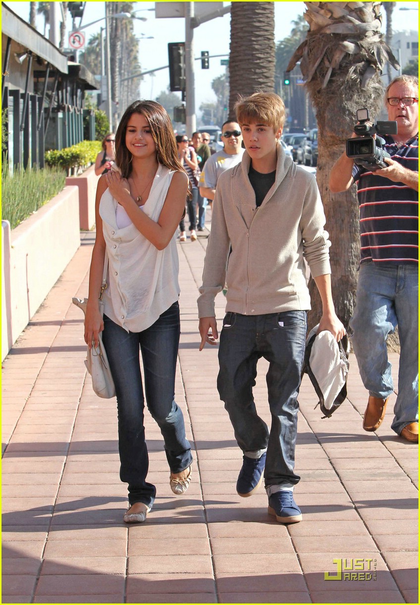 Justin Bieber & Selena Gomez: Santa Monica Sweeties