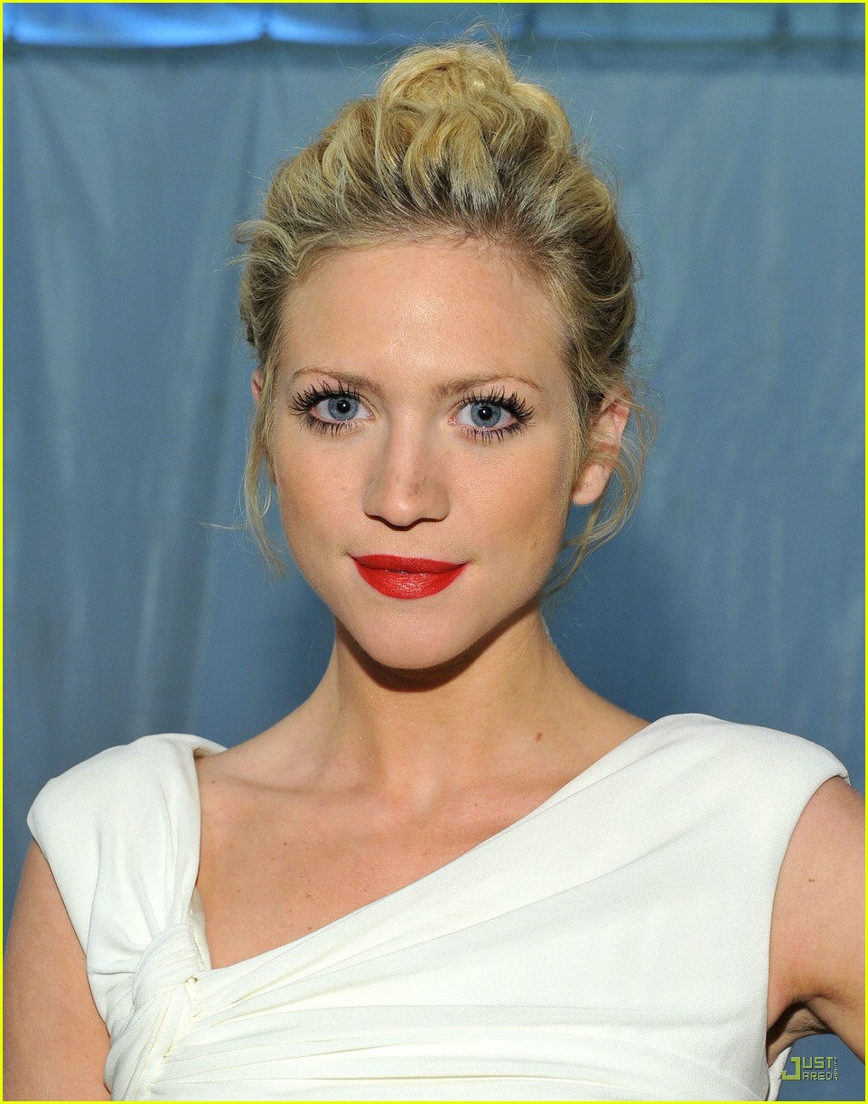 Brittany Snow: Monique Lhuillier Lovely