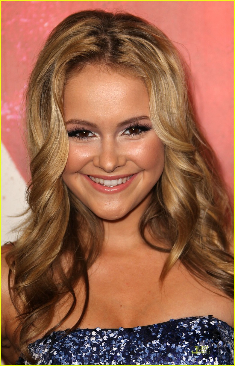 Cassi Thomson Won't 'Wait Forever'