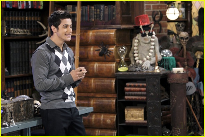 David Henrie & Leven Rambin: Roses are Red...