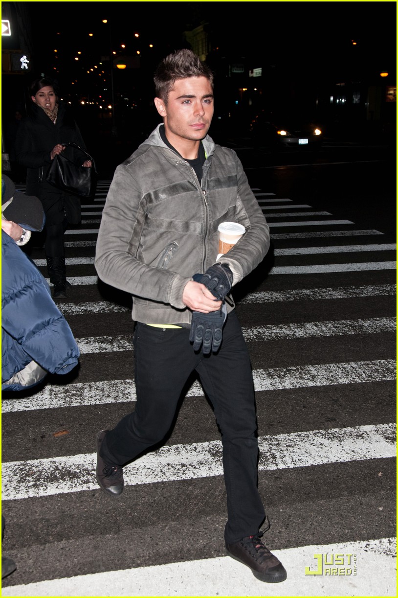 Zac Efron: Smiles & STK 