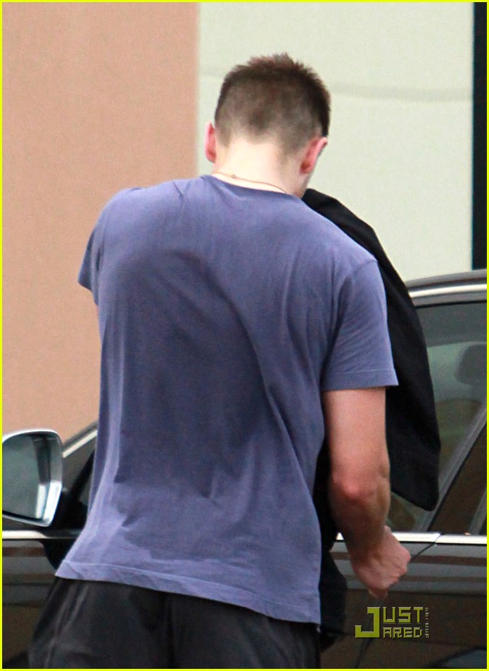 Zac Efron: Sweaty Gym Guy!