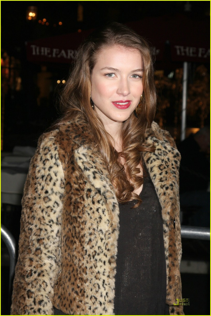 Elizabeth Gillies & Nathalia Ramos are 'Waiting For Forever'
