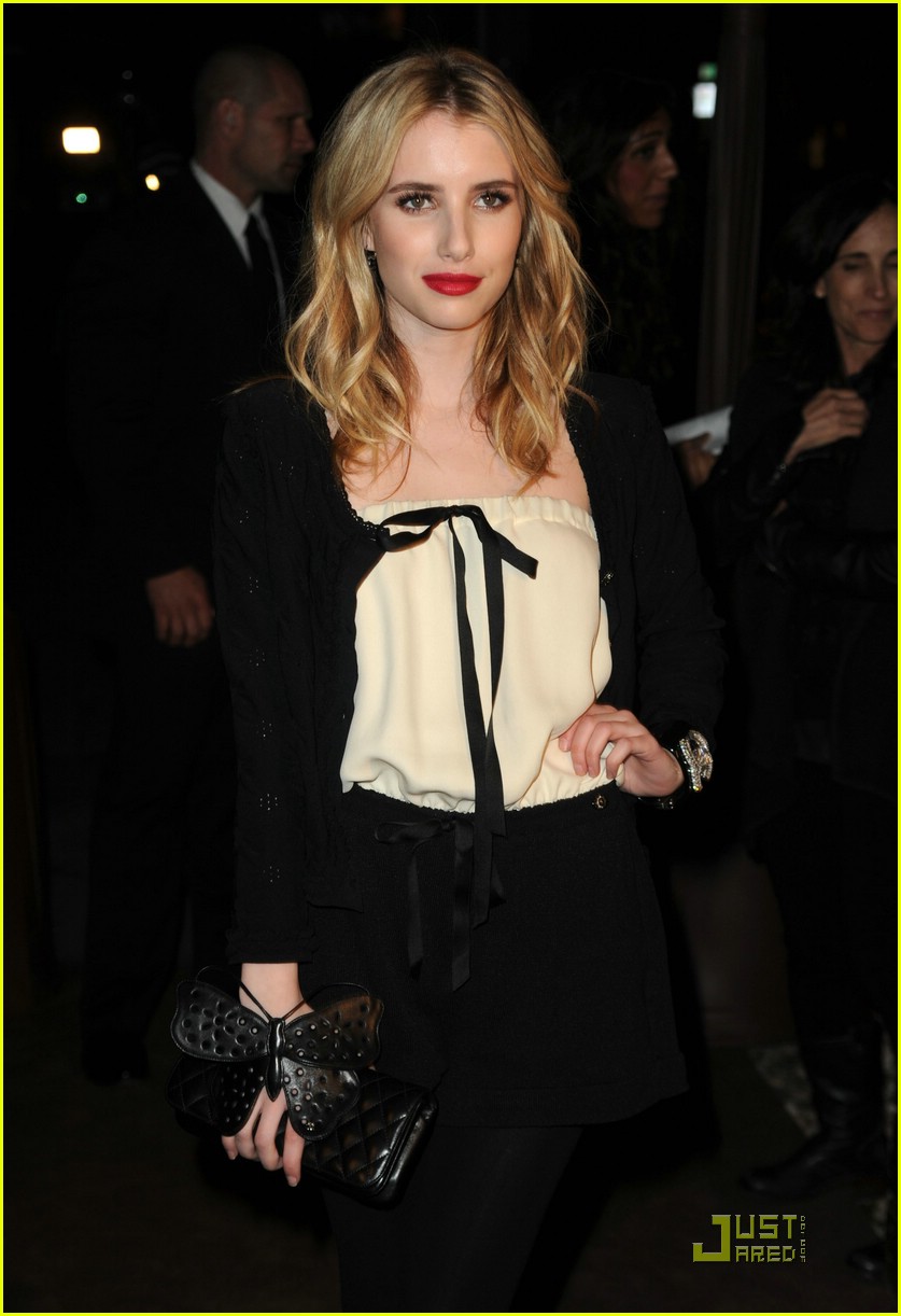 Emma Roberts: Car Cleaning Cutie