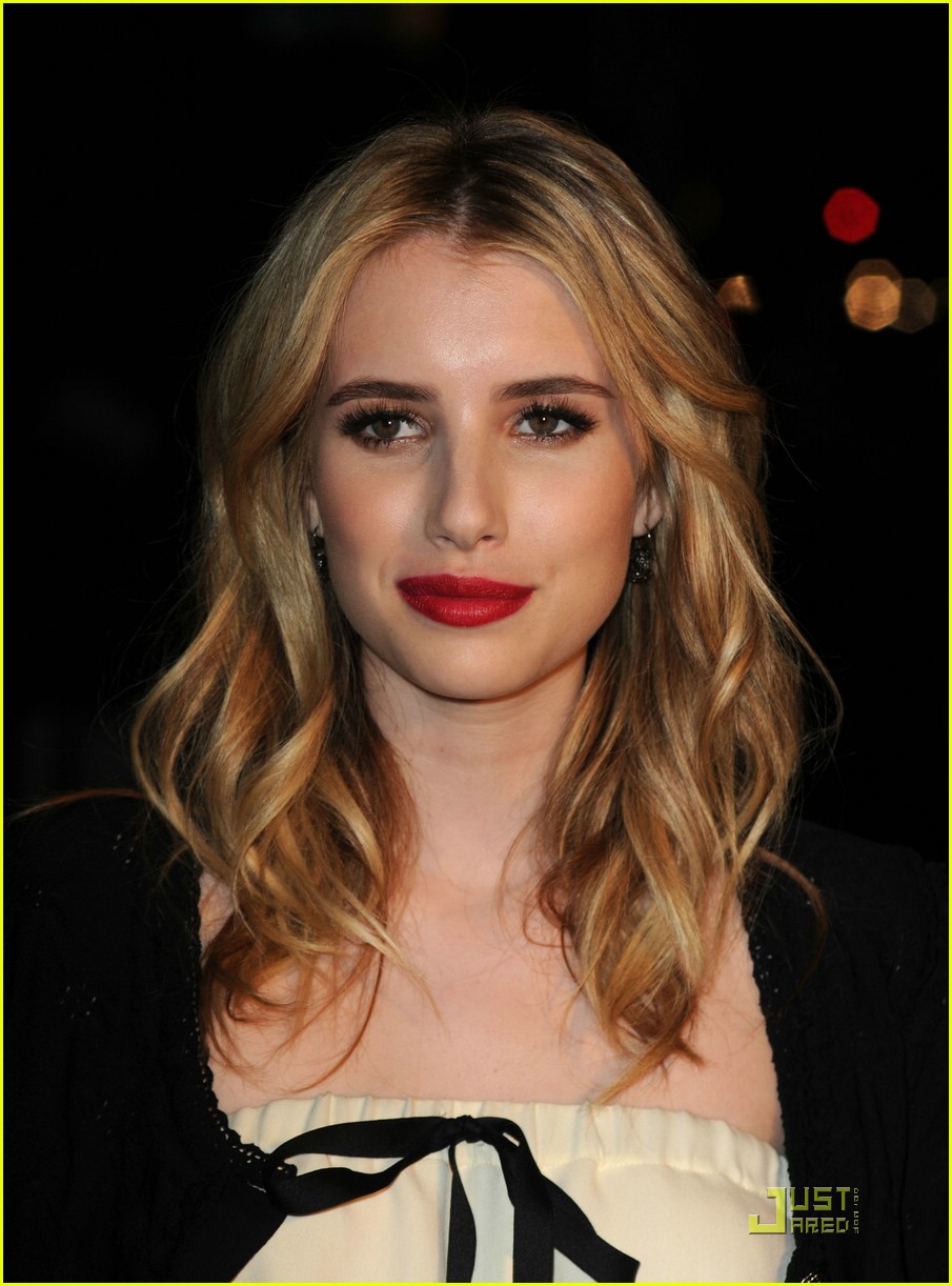 Emma Roberts: Car Cleaning Cutie
