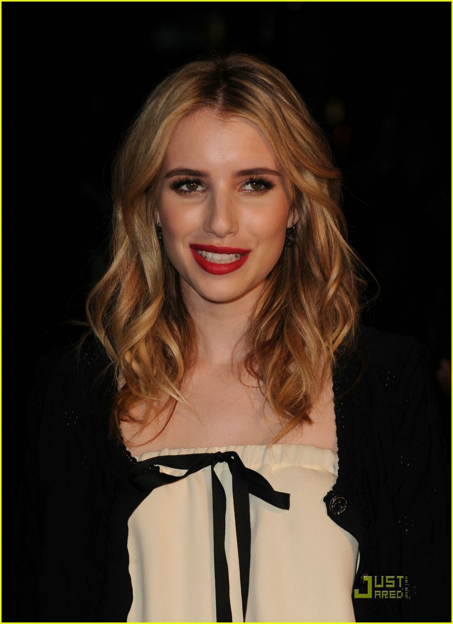 Emma Roberts: Car Cleaning Cutie