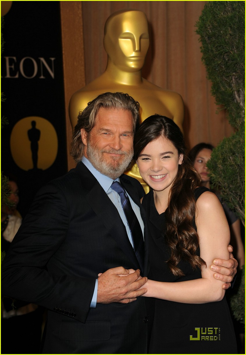 Hailee Steinfeld: Oscar Luncheon Lady