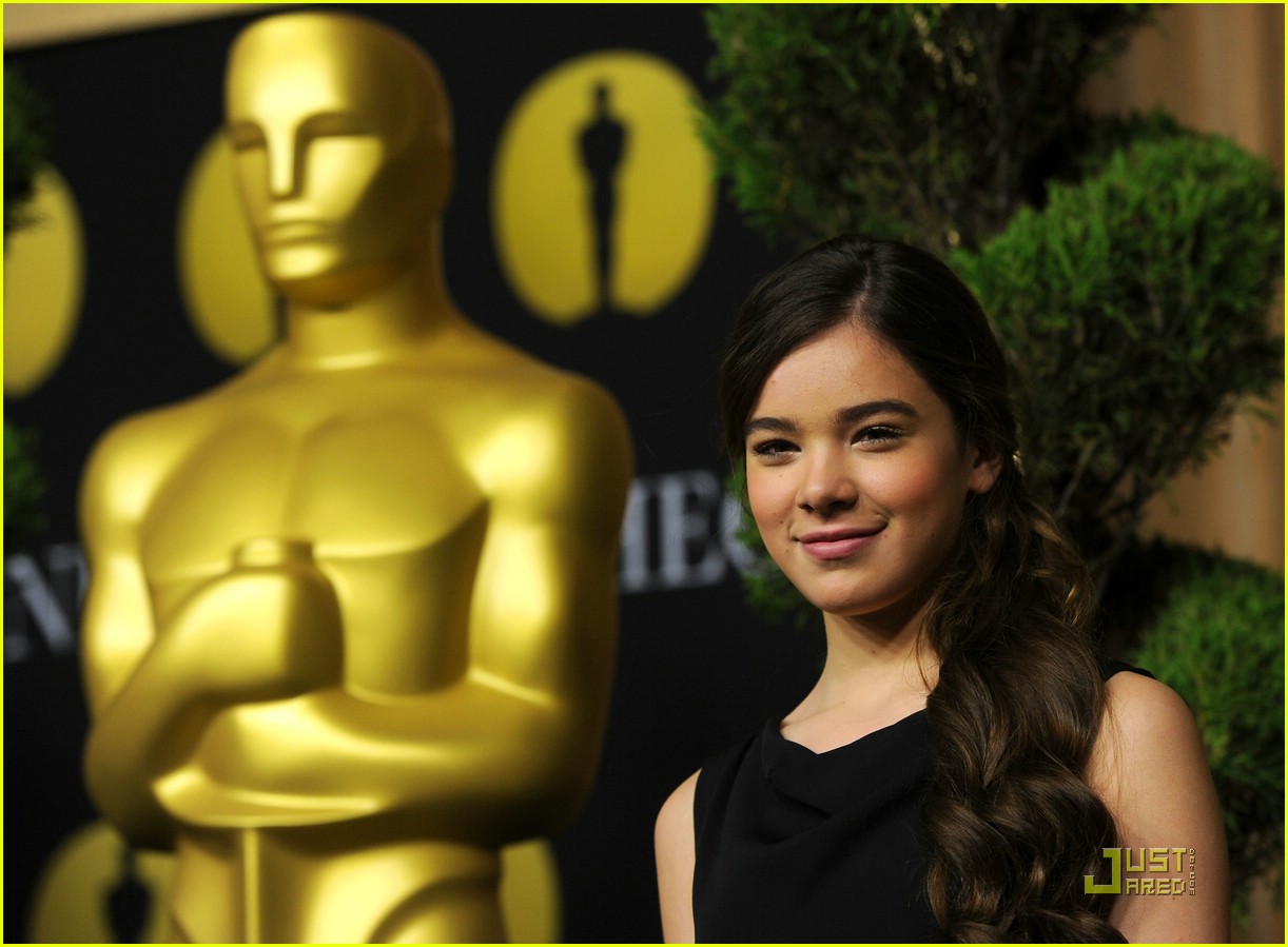 Hailee Steinfeld: Oscar Luncheon Lady