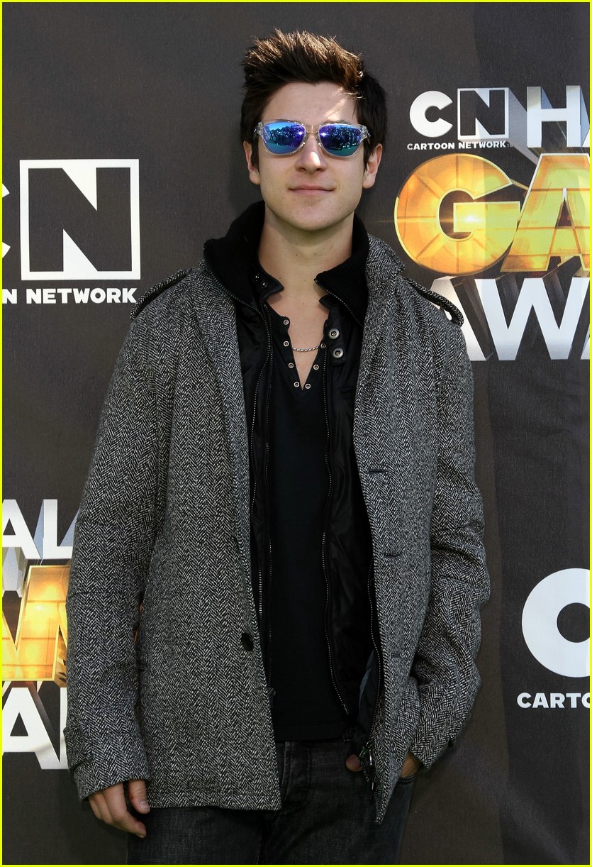 Jake T. Austin Grows A Beard!