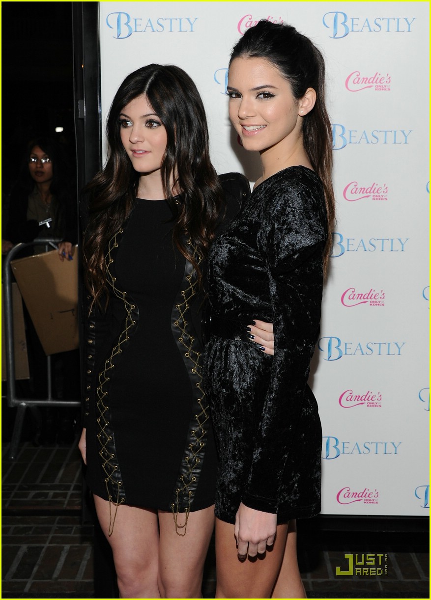 Kendall & Kylie Jenner: Black for 'Beastly'