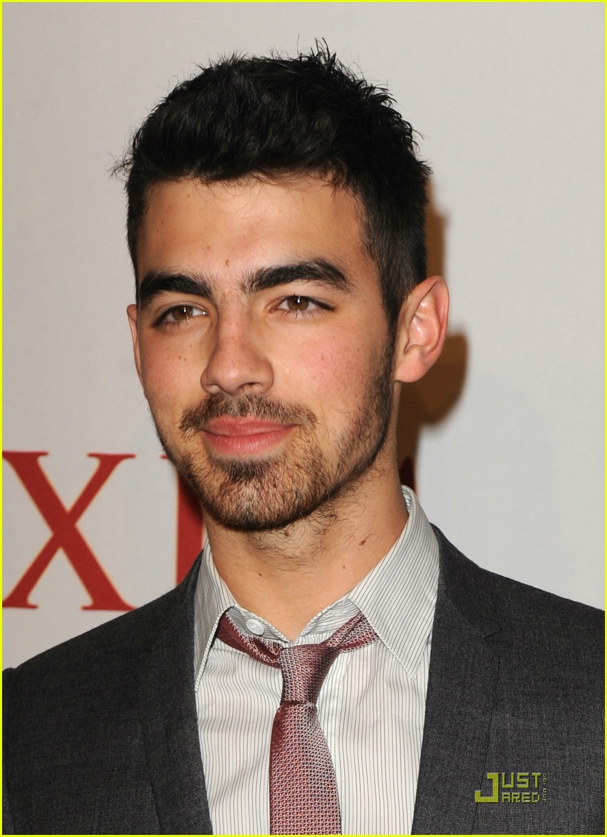 Joe Jonas Xooms With Motorola