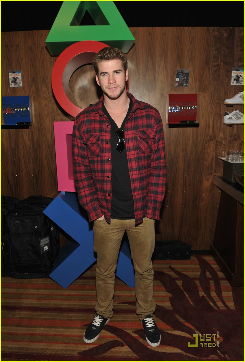 Liam Hemsworth: PlayStation Player