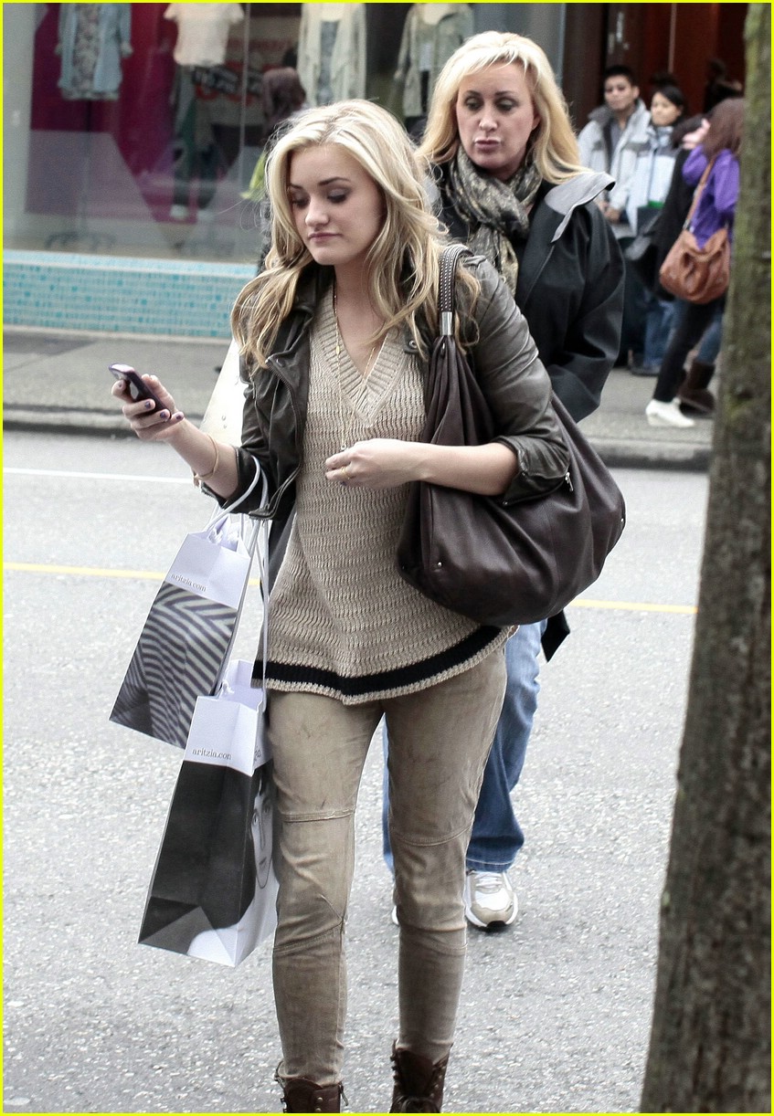 Aly & AJ Michalka: Aritzia Shopping with Mom Carrie!