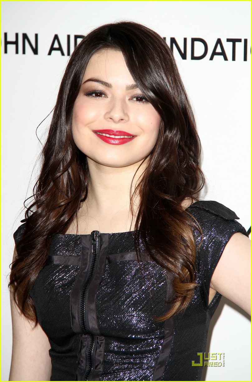 Miranda Cosgrove: Elton John's Oscar Viewing Party!