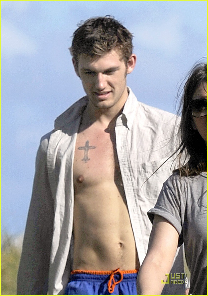 Alex Pettyfer: Beach Boy in Miami!