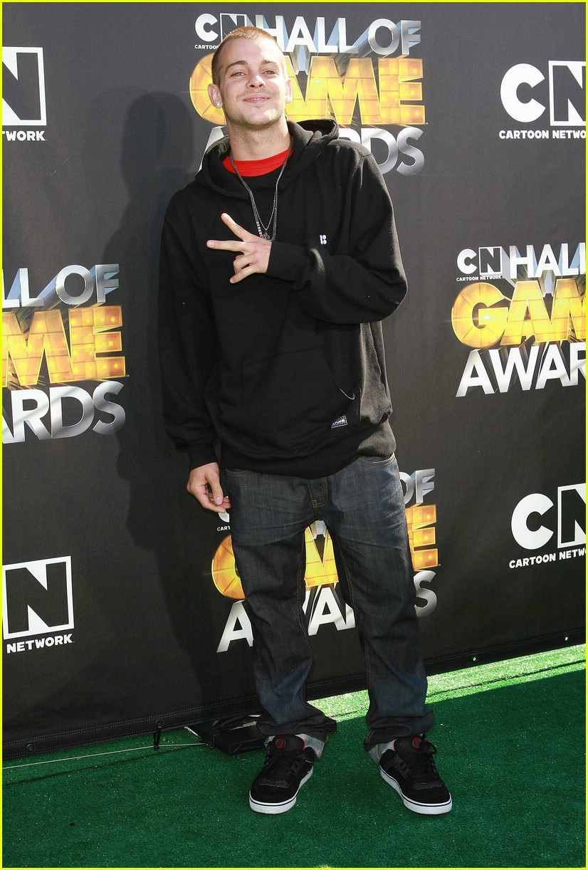 Ryan Sheckler Wins Alti-Dude at Hall of Game Awards!