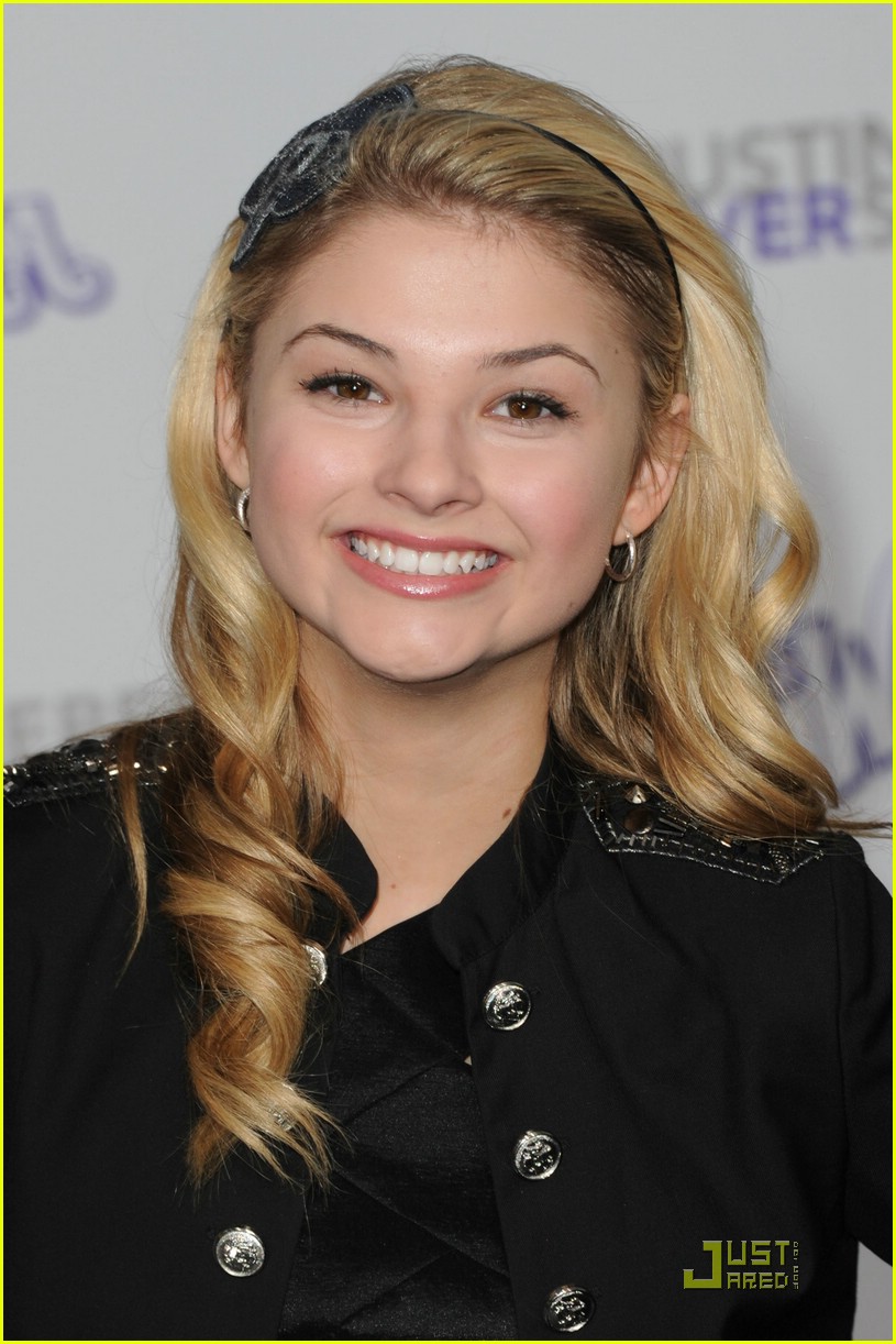 Sammi Hanratty & Stefanie Scott Go Black at 'Never Say Never' Premiere