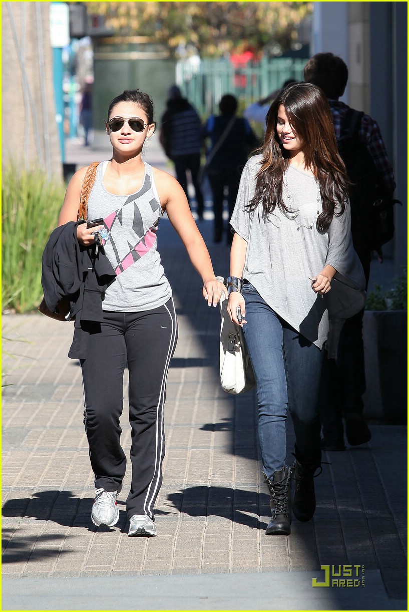 Selena Gomez & Francia Raisa: Panera Bread Pals