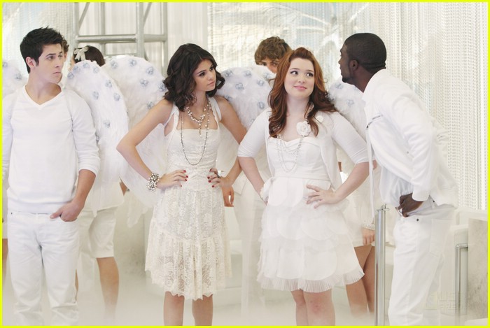 Selena Gomez & Jennifer Stone are 'Dancing With Angels'
