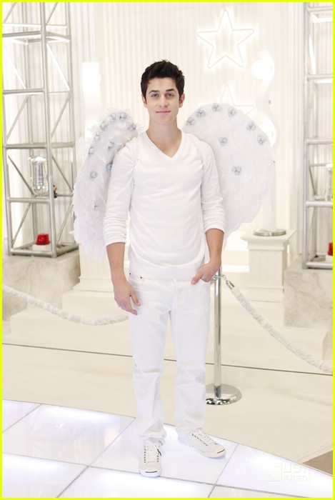 Selena Gomez & Jennifer Stone are 'Dancing With Angels'