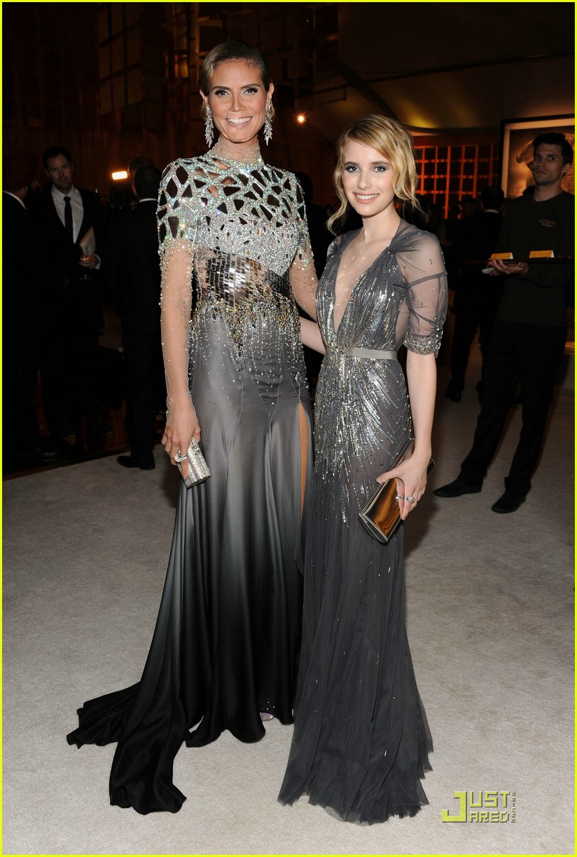 Emma Roberts & Emma Stone: Oscar Viewing Parties!