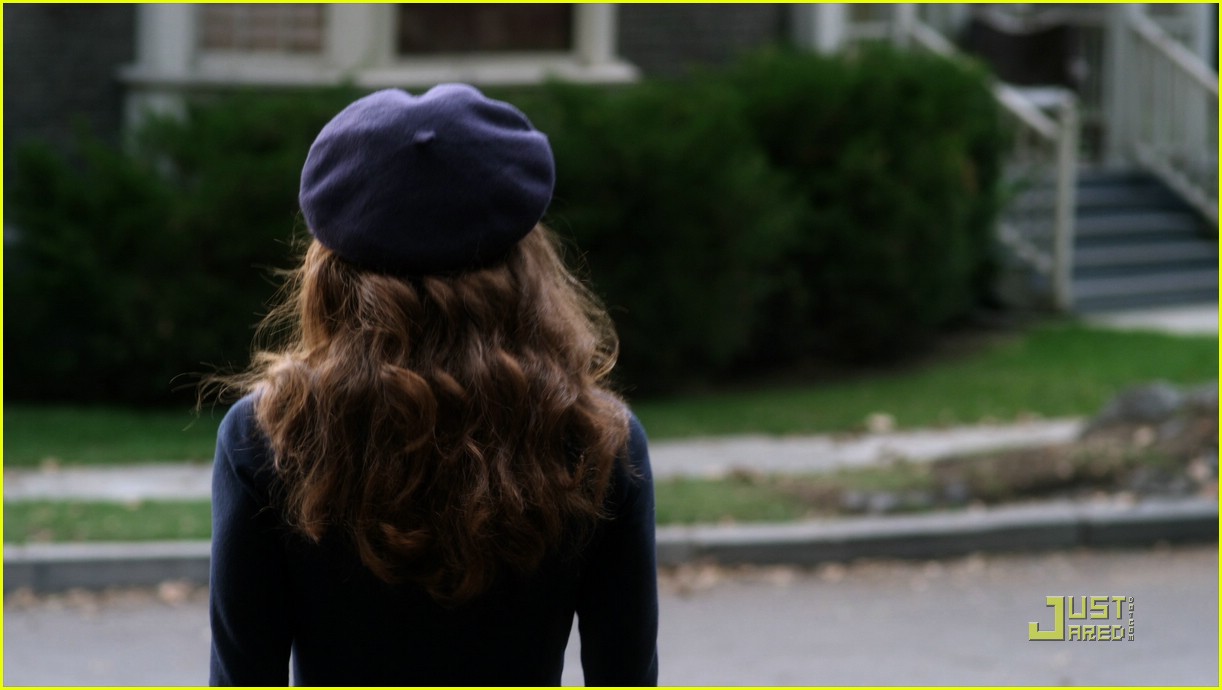 Troian Bellisario: Beret Belle!