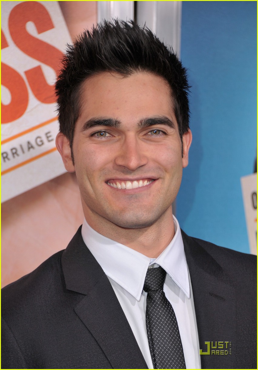 Tyler Hoechlin: 'Hall Pass' Premiere with Rachele Brooke Smith!