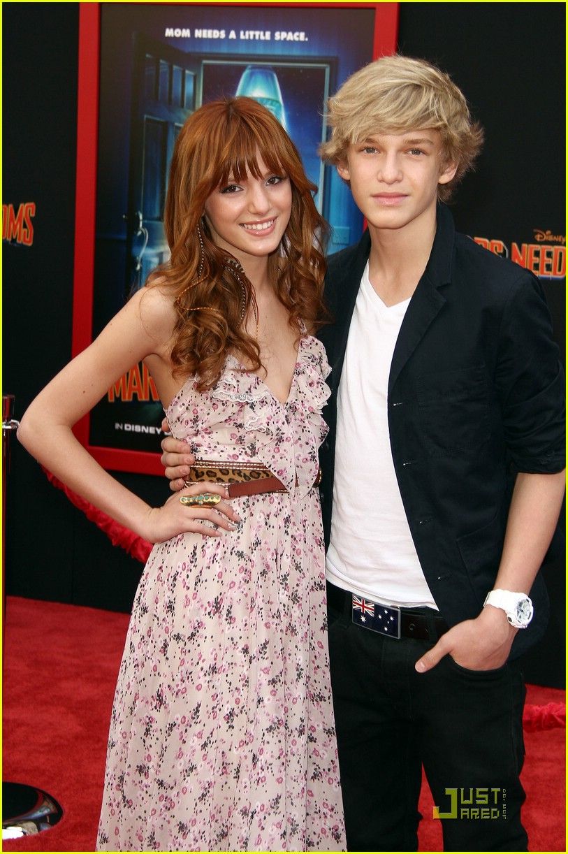 Bella Thorne & Caroline Sunshine Land on 'Mars'