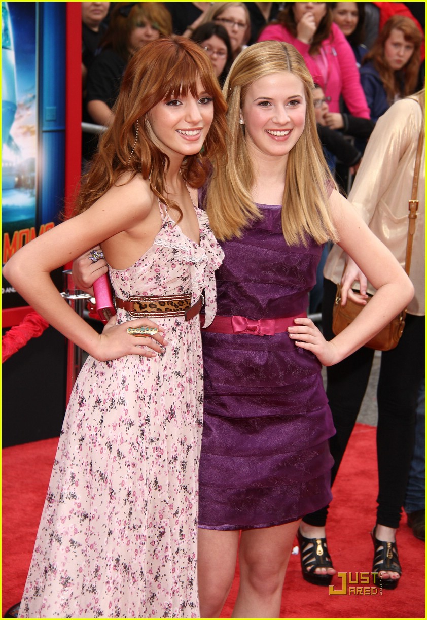 Bella Thorne & Caroline Sunshine Land on 'Mars'