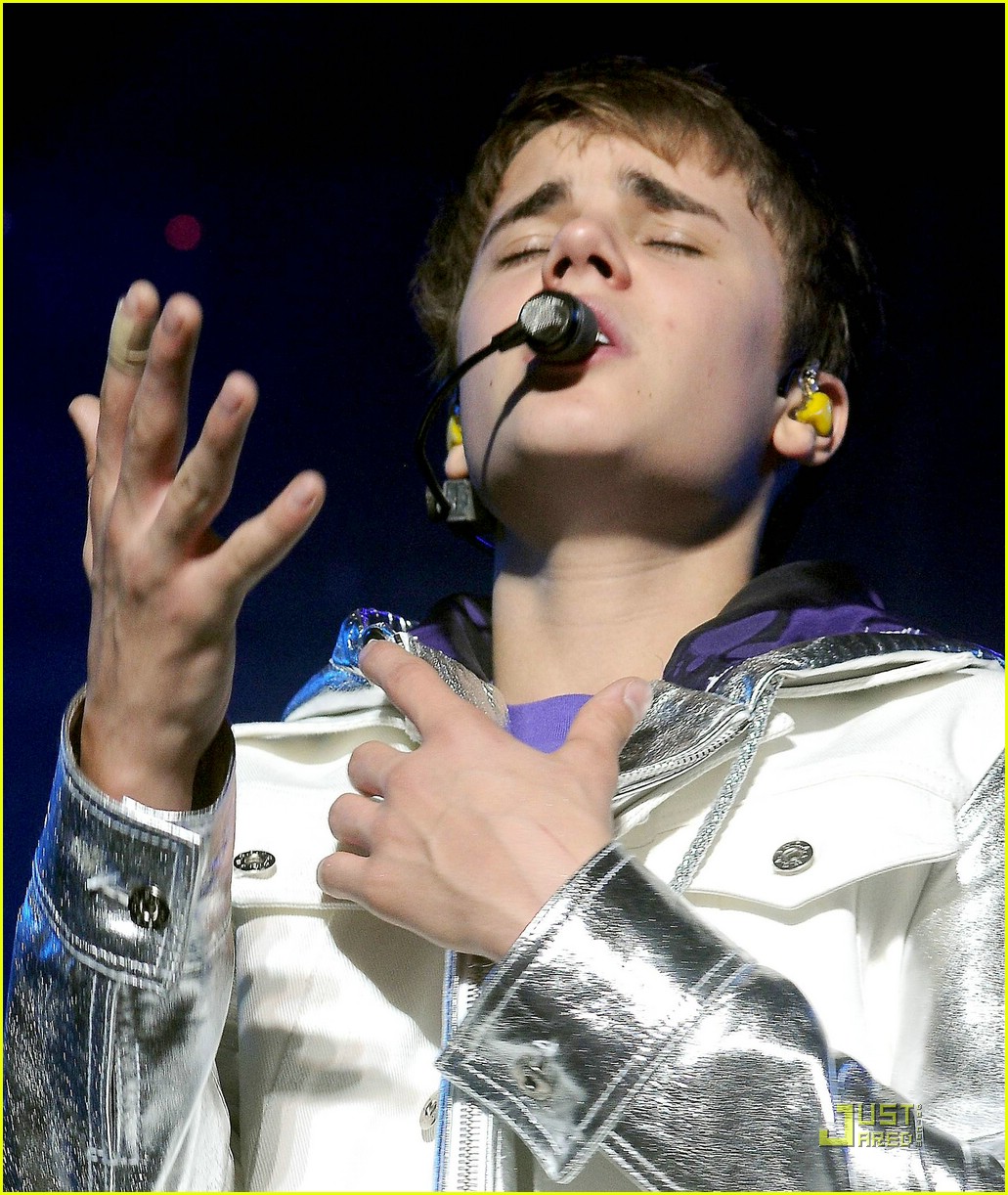 Justin Bieber: Roshon Fegan Wants You on Shake It Up!