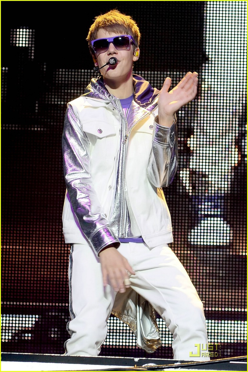 Justin Bieber: Roshon Fegan Wants You on Shake It Up!