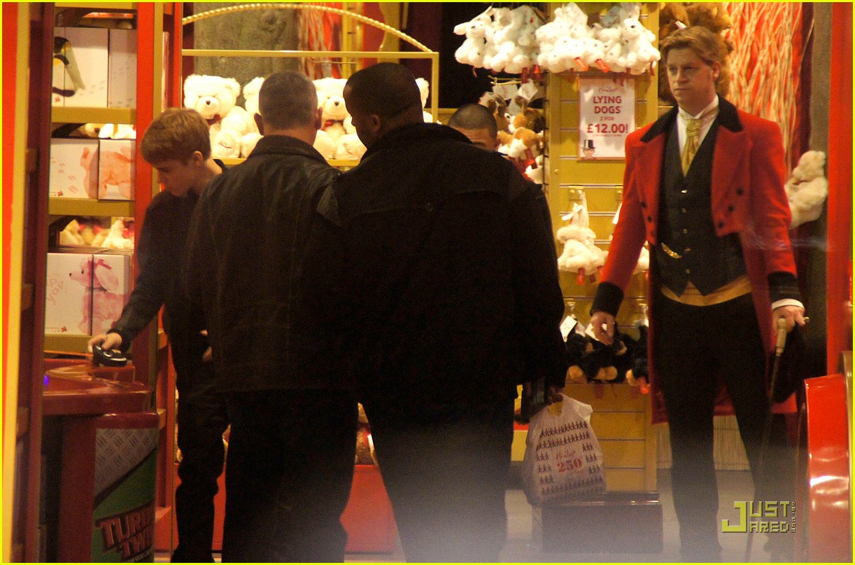Justin Bieber & Willow Smith: Night Out in London!