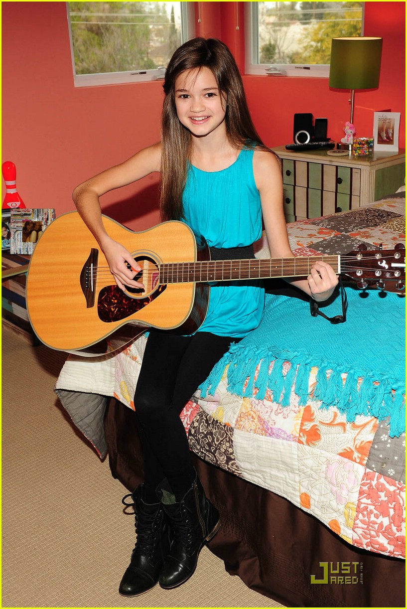 Ciara Bravo: Nick Cruise Cutie